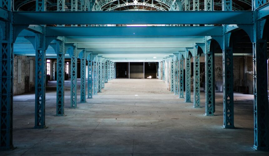 Warehouse closw