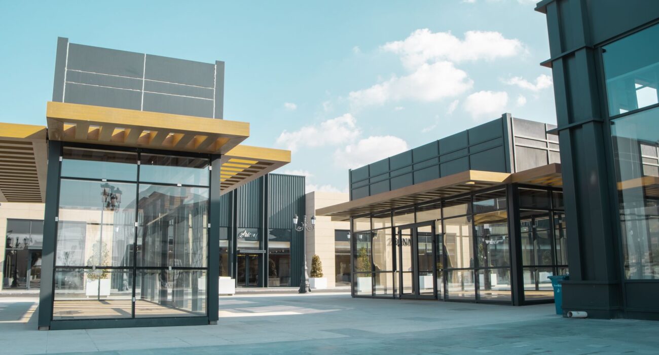 Mixed-use commercial center built by CLOSW"