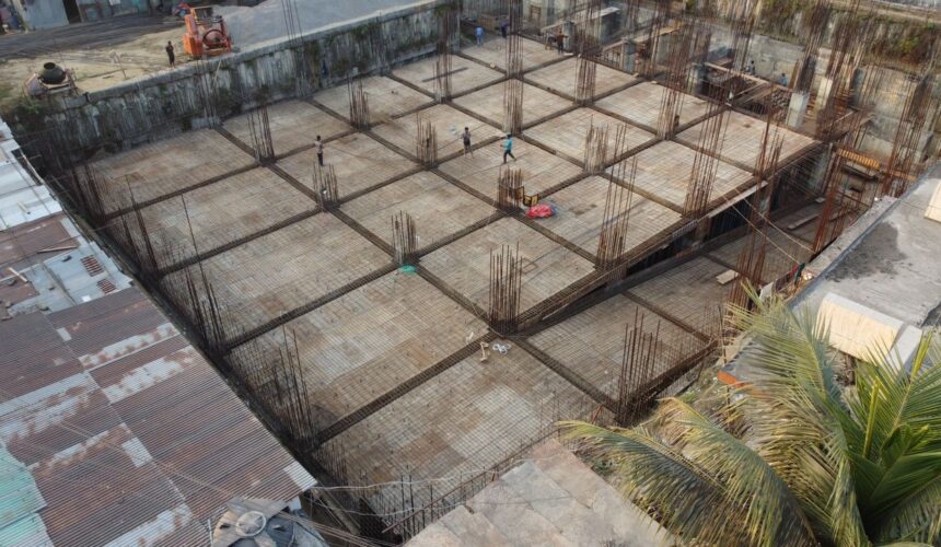 closw onstruction workers at a large building site